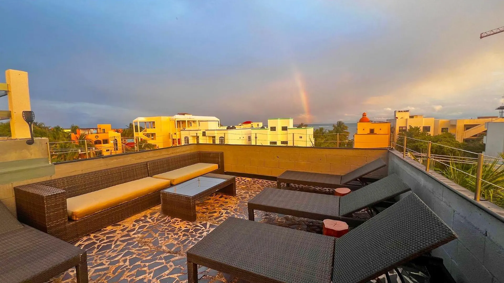 Beachside Oasis ! Spacious ½ Block From The Beach Пуэрто-Морелос Апартаменты