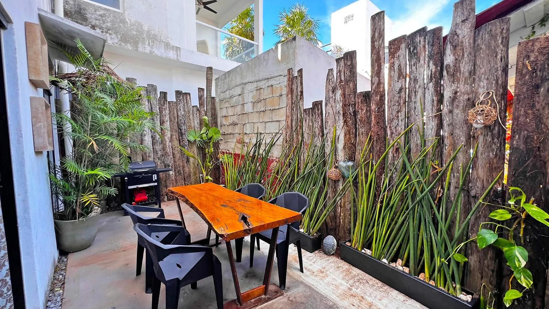 Beachside Oasis ! Spacious ½ Block From The Beach Пуэрто-Морелос