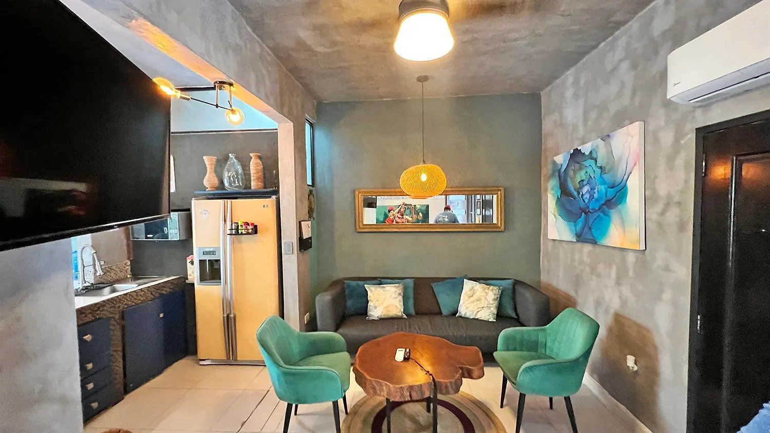 Апартаменты Beachside Oasis ! Spacious ½ Block From The Beach Пуэрто-Морелос